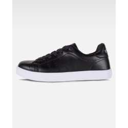Scarpe sportive tipo da tennis con lacci