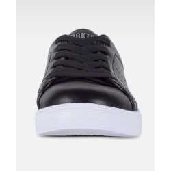 Scarpe sportive tipo da tennis con lacci